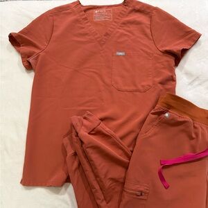 Figs Scrub Set in Terracotta Catarina Top Zamora Joggers Med F17 PO 2829